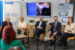 0S4A7403.jpg-Kraków rozwija sieć wsparcia dla osób starszych i niesamodzielnych