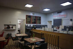 JG_260312_KRK_8L8A0595.jpg-Neon „Bar mleczny” powrócił do życia