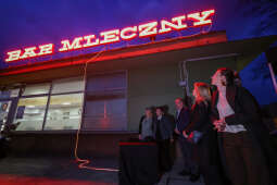 JG_260312_KRK_8L8A0720.jpg-Neon „Bar mleczny” powrócił do życia