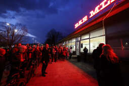 JG_260312_KRK_8L8A0735.jpg-Neon „Bar mleczny” powrócił do życia