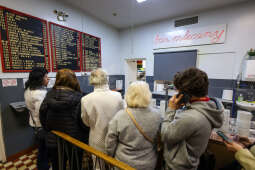 JG_260312_KRK_8L8A0807.jpg-Neon „Bar mleczny” powrócił do życia