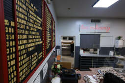 JG_260312_KRK_8L8A0823.jpg-Neon „Bar mleczny” powrócił do życia