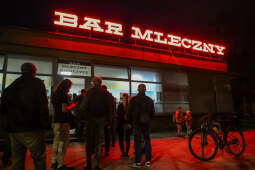 JG_260312_KRK_8L8A0882.jpg-Neon „Bar mleczny” powrócił do życia