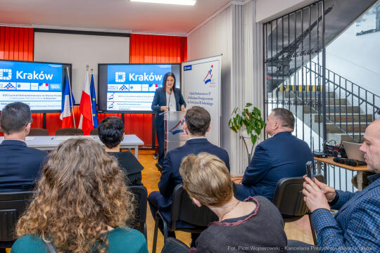 PW_710_ 002_fot. Piotr Wojnarowski.jpg-Miszalski, umowa, podpisanie, Bronowice, ZSO nr 7, zdjęcia