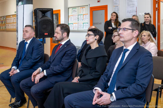 PW_710_ 003_fot. Piotr Wojnarowski.jpg-Miszalski, umowa, podpisanie, Bronowice, ZSO nr 7, zdjęcia