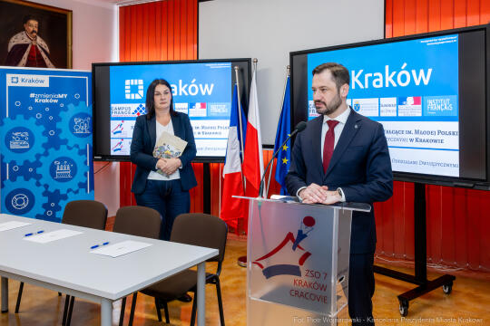 PW_710_ 004_fot. Piotr Wojnarowski.jpg-Miszalski, umowa, podpisanie, Bronowice, ZSO nr 7, zdjęcia