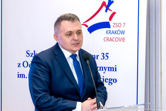 PW_710_ 008_fot. Piotr Wojnarowski.jpg-Miszalski, umowa, podpisanie, Bronowice, ZSO nr 7, zdjęcia