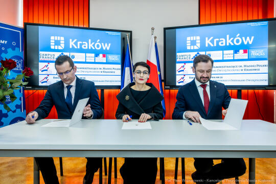 PW_710_ 010_fot. Piotr Wojnarowski.jpg-Miszalski, umowa, podpisanie, Bronowice, ZSO nr 7, zdjęcia