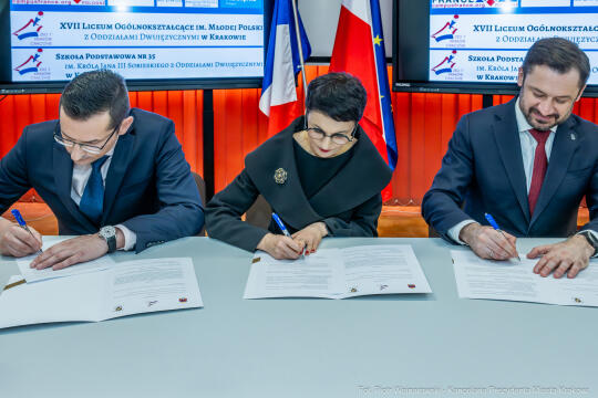 PW_710_ 011_fot. Piotr Wojnarowski.jpg-Miszalski, umowa, podpisanie, Bronowice, ZSO nr 7, zdjęcia