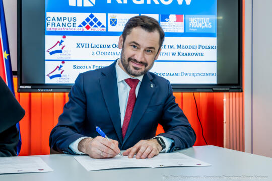 PW_710_ 012_fot. Piotr Wojnarowski.jpg-Miszalski, umowa, podpisanie, Bronowice, ZSO nr 7, zdjęcia