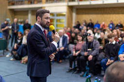 0S4A1702.jpg-„Ławka dialogu” na Starym Mieście