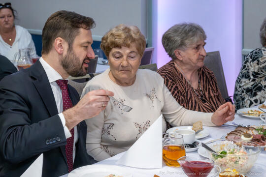 PW_716_ 010_fot. Piotr Wojnarowski.jpg-Miszalski, seniorzy, śniadanie, MOPS, Wielkanoc, zdjęcia