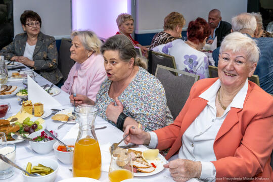 PW_716_ 011_fot. Piotr Wojnarowski.jpg-Miszalski, seniorzy, śniadanie, MOPS, Wielkanoc, zdjęcia
