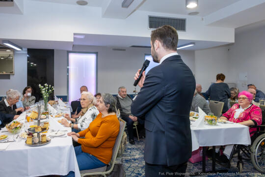 PW_716_ 013_fot. Piotr Wojnarowski.jpg-Miszalski, seniorzy, śniadanie, MOPS, Wielkanoc, zdjęcia