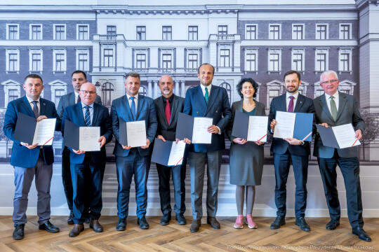 Uroczyste podpisanie Porozumienia w ramach inicjatywy „Mądre wioski, przedmieścia w mieście”