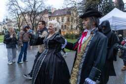 7hwy_JuA.jpeg-Filmowe spotkanie na Plantach ku czci Andrzeja Wajdy