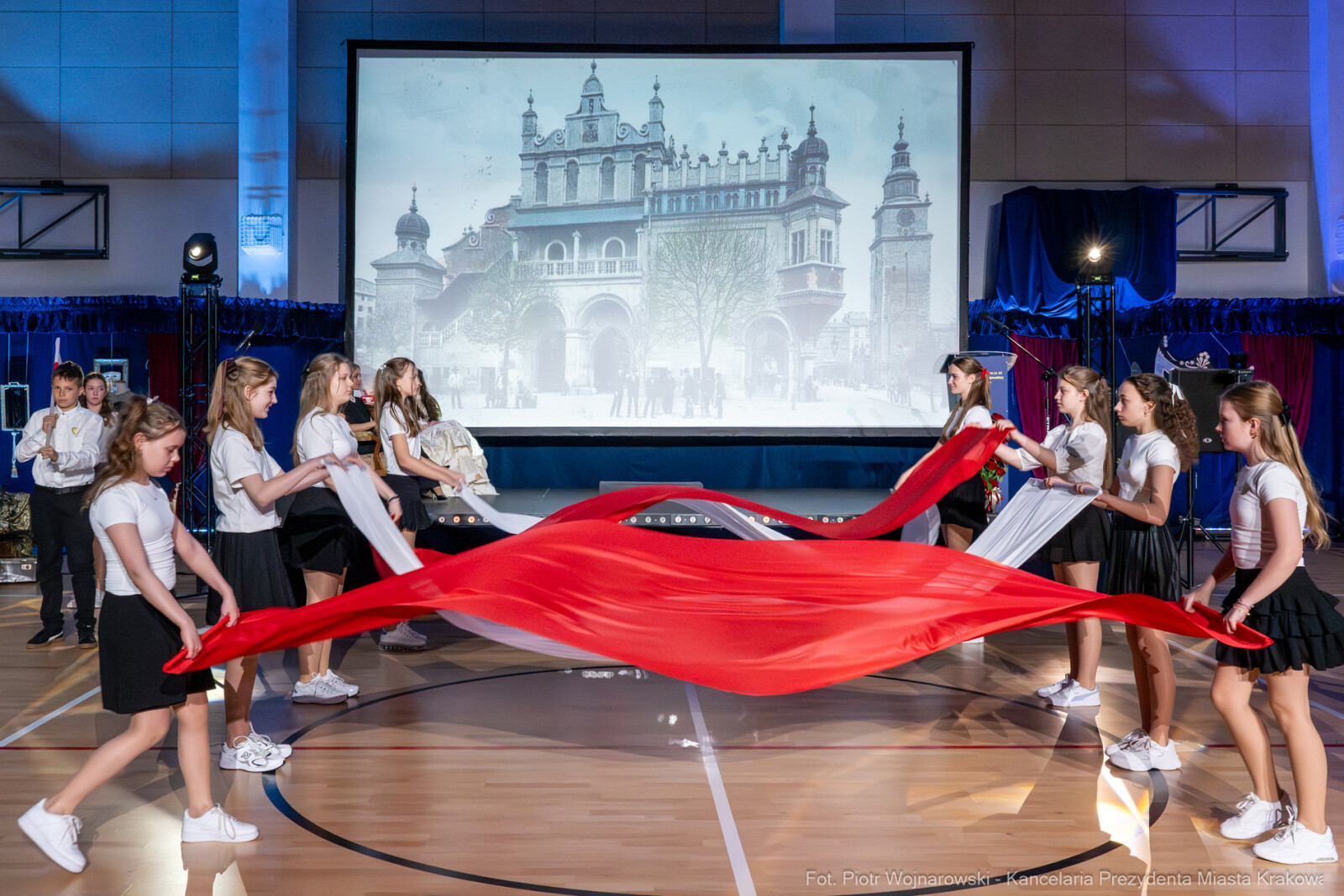 Miszalski, SP 14, Modrzejewska, sztandar, Chamielec, Baładyga, Pogoda-Tota, Murzyn, Pasek, zdjęcia  Autor: Piotr Wojnarowski