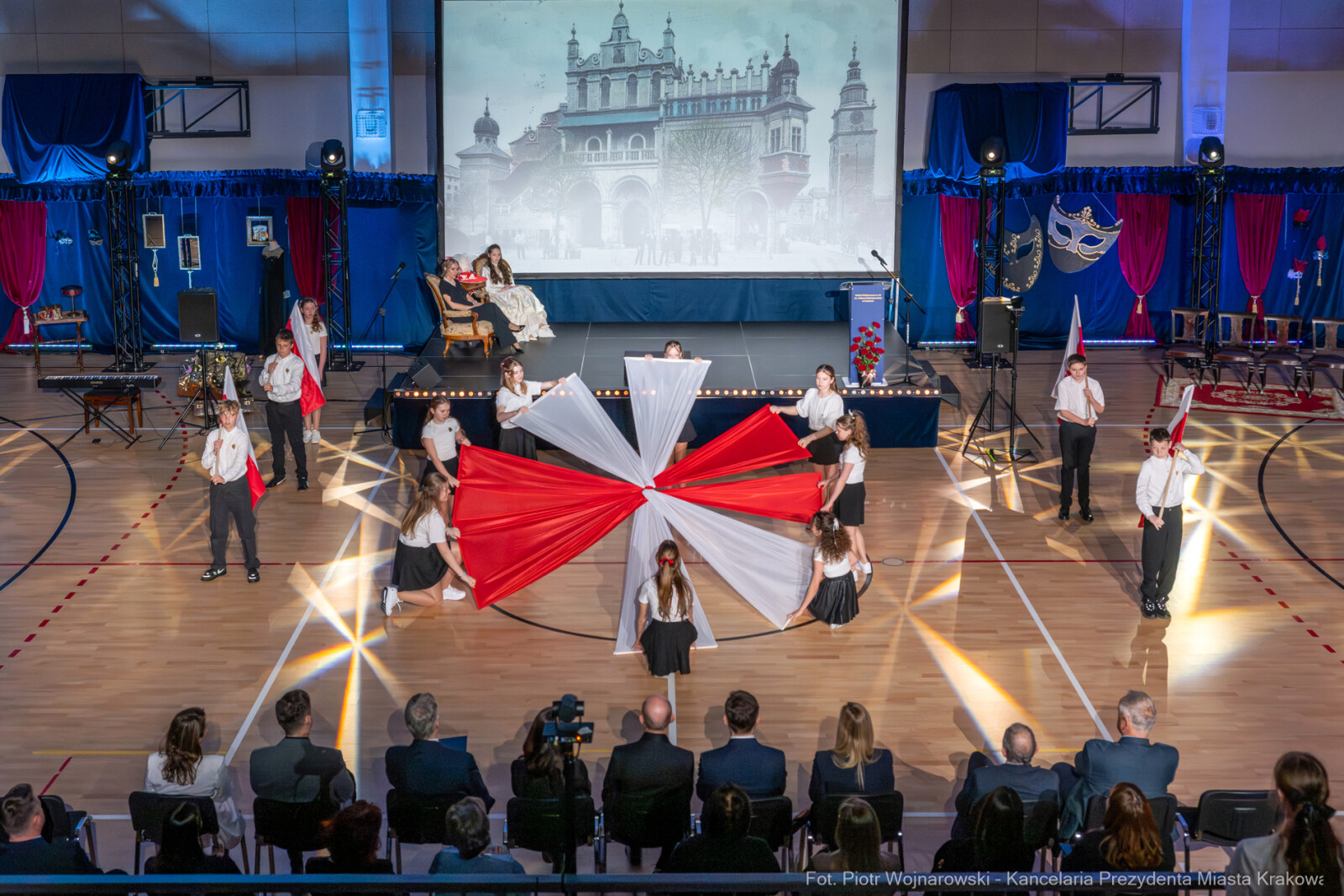 Miszalski, SP 14, Modrzejewska, sztandar, Chamielec, Baładyga, Pogoda-Tota, Murzyn, Pasek, zdjęcia  Autor: Piotr Wojnarowski