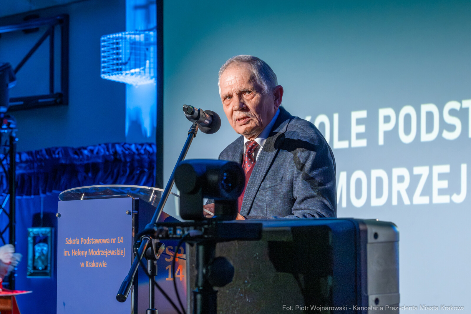 Miszalski, SP 14, Modrzejewska, sztandar, Chamielec, Baładyga, Pogoda-Tota, Murzyn, Pasek, zdjęcia  Autor: Piotr Wojnarowski