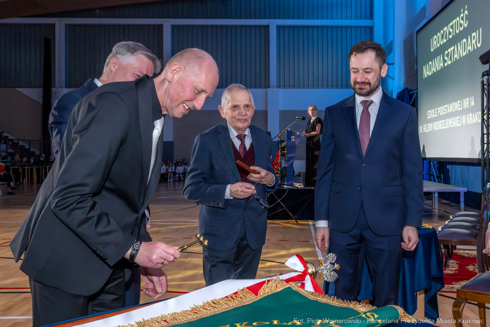 Miszalski, SP 14, Modrzejewska, sztandar, Chamielec, Baładyga, Pogoda-Tota, Murzyn, Pasek, zdjęcia  Autor: Piotr Wojnarowski