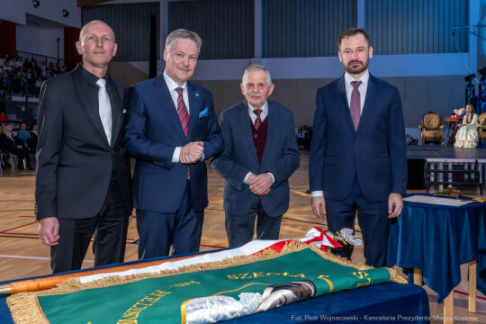 Miszalski, SP 14, Modrzejewska, sztandar, Chamielec, Baładyga, Pogoda-Tota, Murzyn, Pasek, zdjęcia