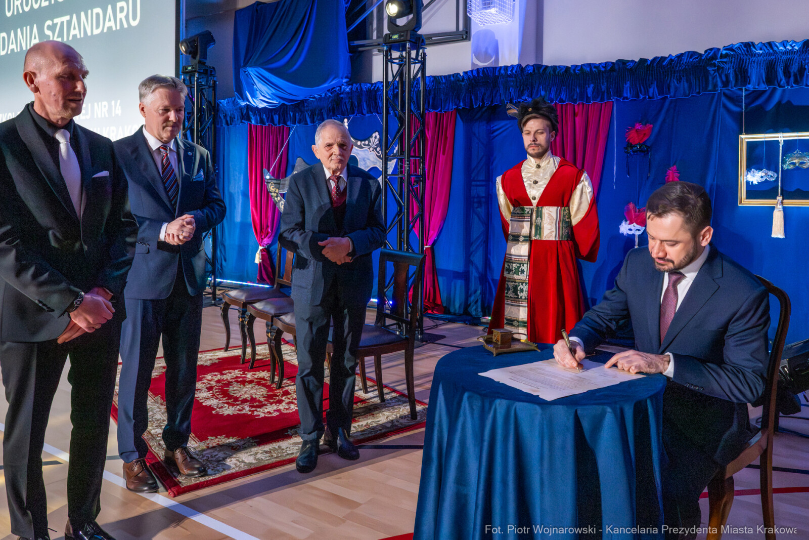 Miszalski, SP 14, Modrzejewska, sztandar, Chamielec, Baładyga, Pogoda-Tota, Murzyn, Pasek, zdjęcia  Autor: Piotr Wojnarowski