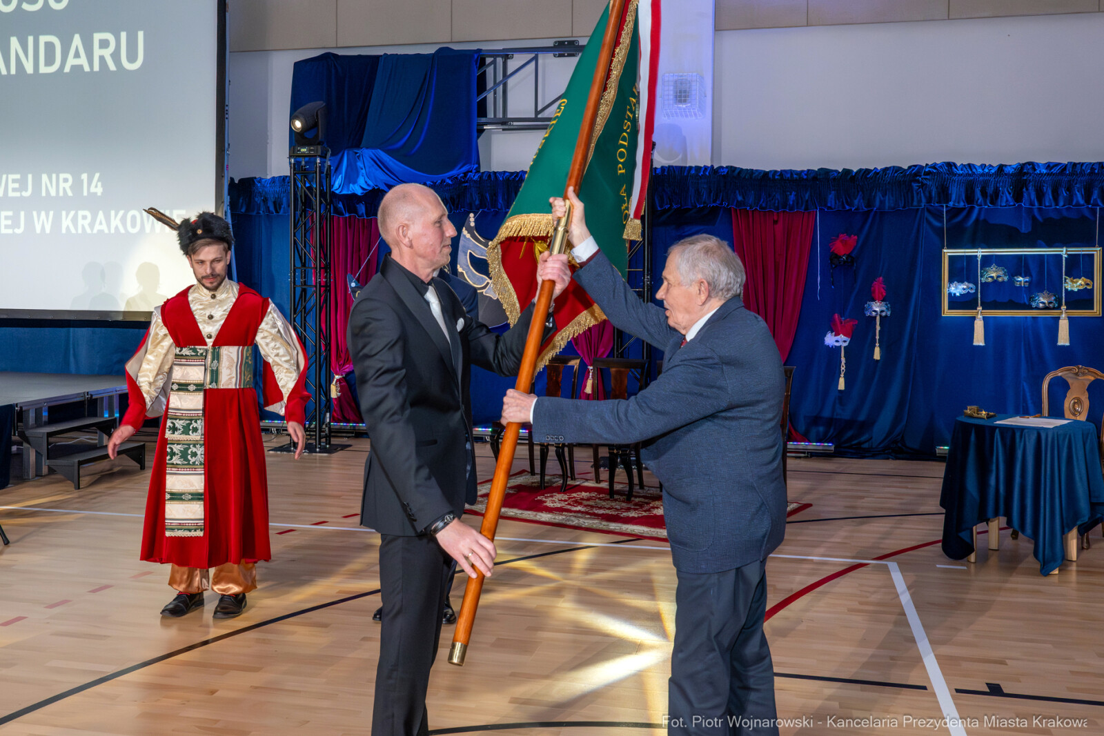 Miszalski, SP 14, Modrzejewska, sztandar, Chamielec, Baładyga, Pogoda-Tota, Murzyn, Pasek, zdjęcia  Autor: Piotr Wojnarowski