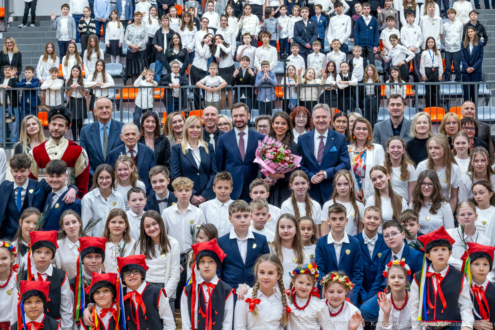 Miszalski, SP 14, Modrzejewska, sztandar, Chamielec, Baładyga, Pogoda-Tota, Murzyn, Pasek, zdjęcia  Autor: Piotr Wojnarowski