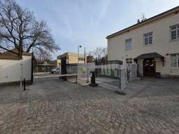 Piękno i pamięć – tak zmienia się zabytkowy mur przy Cmentarzu Rakowickim