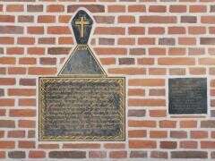 Piękno i pamięć – tak zmienia się zabytkowy mur przy Cmentarzu Rakowickim