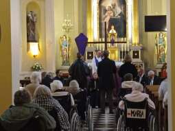 5OHUe9_i.jpg-Inscenizacja Drogi Krzyżowej w naszym Domu.