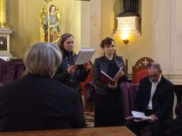 7CSoBAhS.jpg-Inscenizacja Drogi Krzyżowej w naszym Domu.