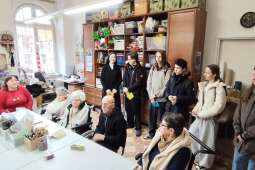 HfsGXRuV.jpg-Inscenizacja Drogi Krzyżowej w naszym Domu.