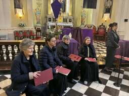 ta-_LT8n.jpg-Inscenizacja Drogi Krzyżowej w naszym Domu.