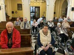 zOGjWHVe.jpg-Inscenizacja Drogi Krzyżowej w naszym Domu.