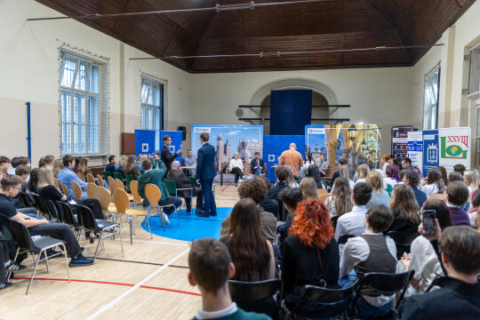 0S4A9122.jpg-IV LO, Ławka Dialogu, Miszalski