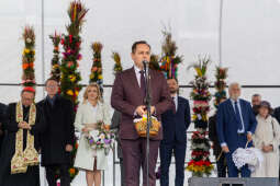 0S4A3000.jpg-Wielkanocne święcenie pokarmów i życzenia na Rynku Głównym