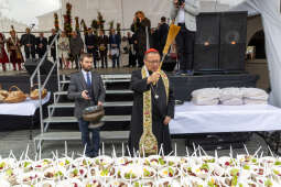 0S4A3118.jpg-Wielkanocne święcenie pokarmów i życzenia na Rynku Głównym