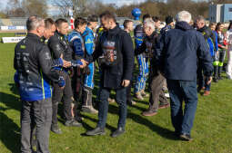 ZuŻel4_.jpg-Mecz o Puchar Miasta Krakowa zgromadził fanów żużla w Nowej Hucie