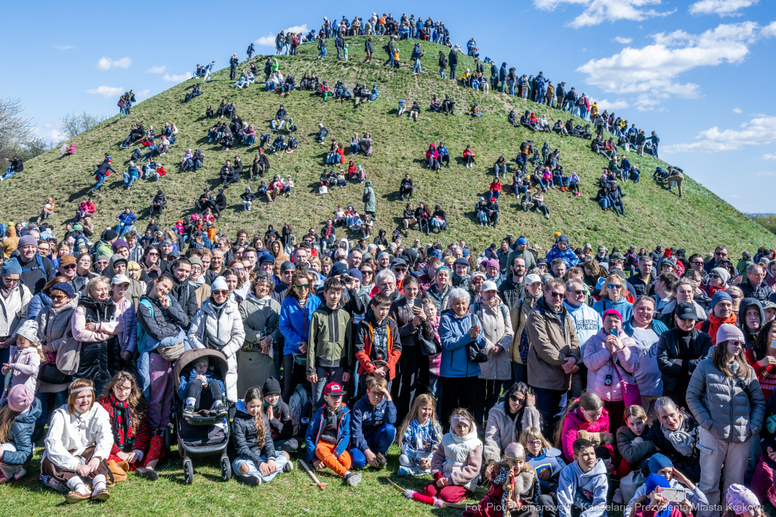 Miszalski, Rękawka, Kopiec Krakusa, kołacz, obrzęd, zdjęcia  Autor: Piotr Wojnarowski
