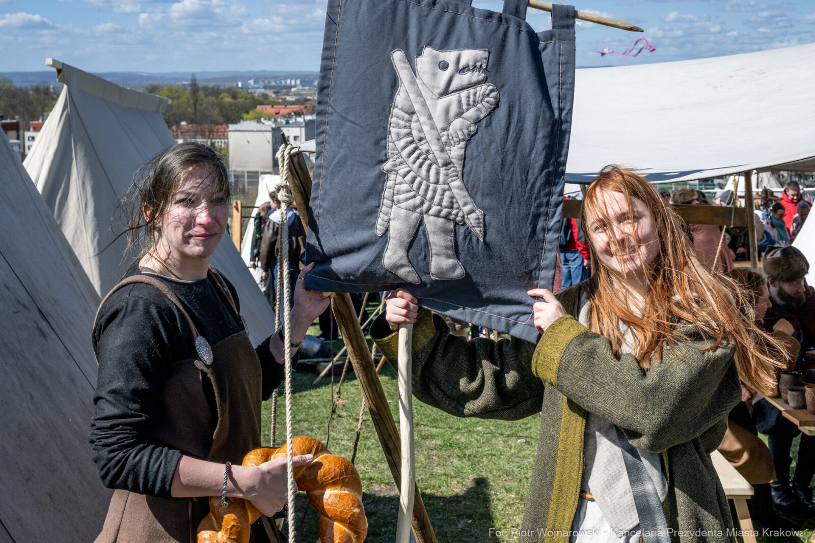 Miszalski, Rękawka, Kopiec Krakusa, kołacz, obrzęd, zdjęcia  Autor: Piotr Wojnarowski