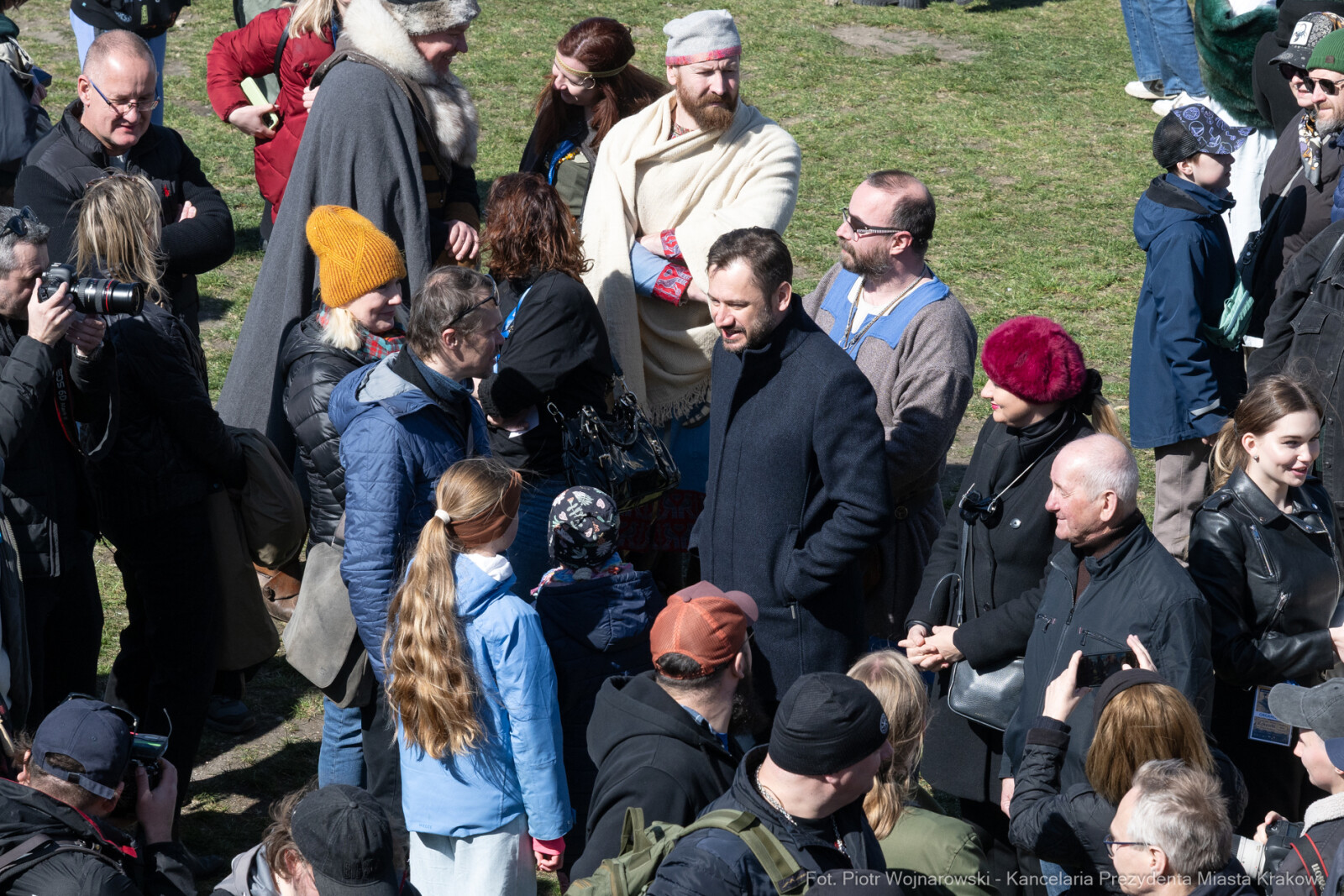 Miszalski, Rękawka, Kopiec Krakusa, kołacz, obrzęd, zdjęcia  Autor: Piotr Wojnarowski