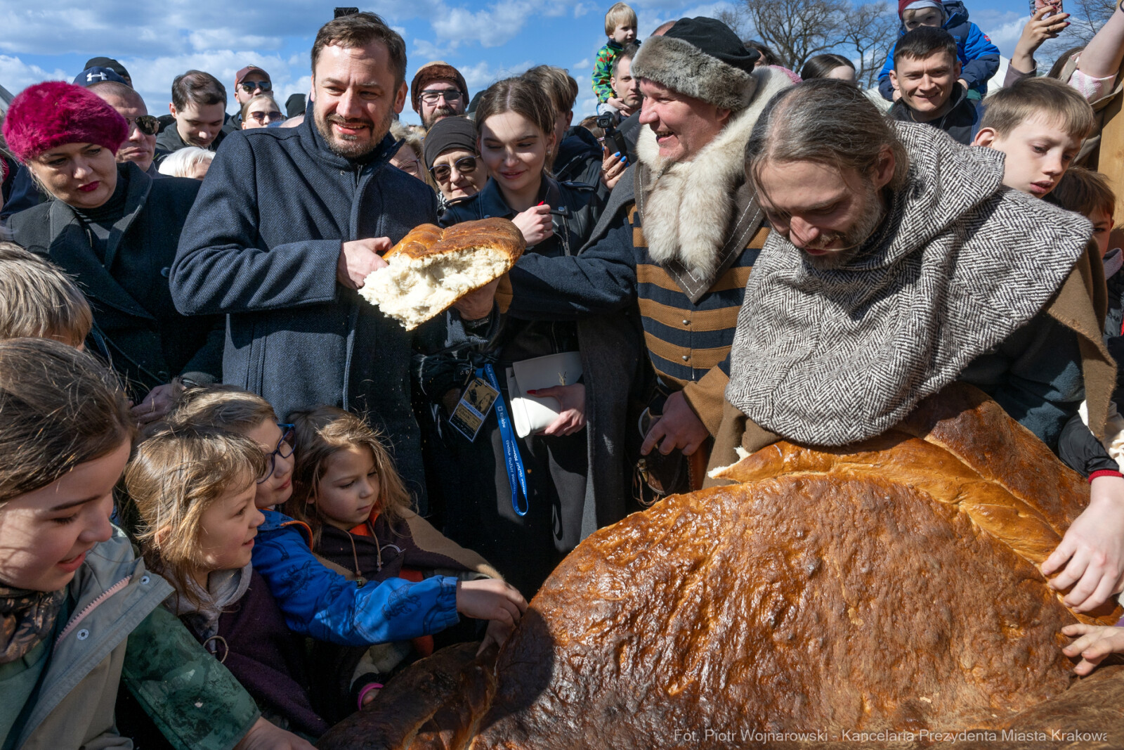 Miszalski, Rękawka, Kopiec Krakusa, kołacz, obrzęd, zdjęcia  Autor: Piotr Wojnarowski
