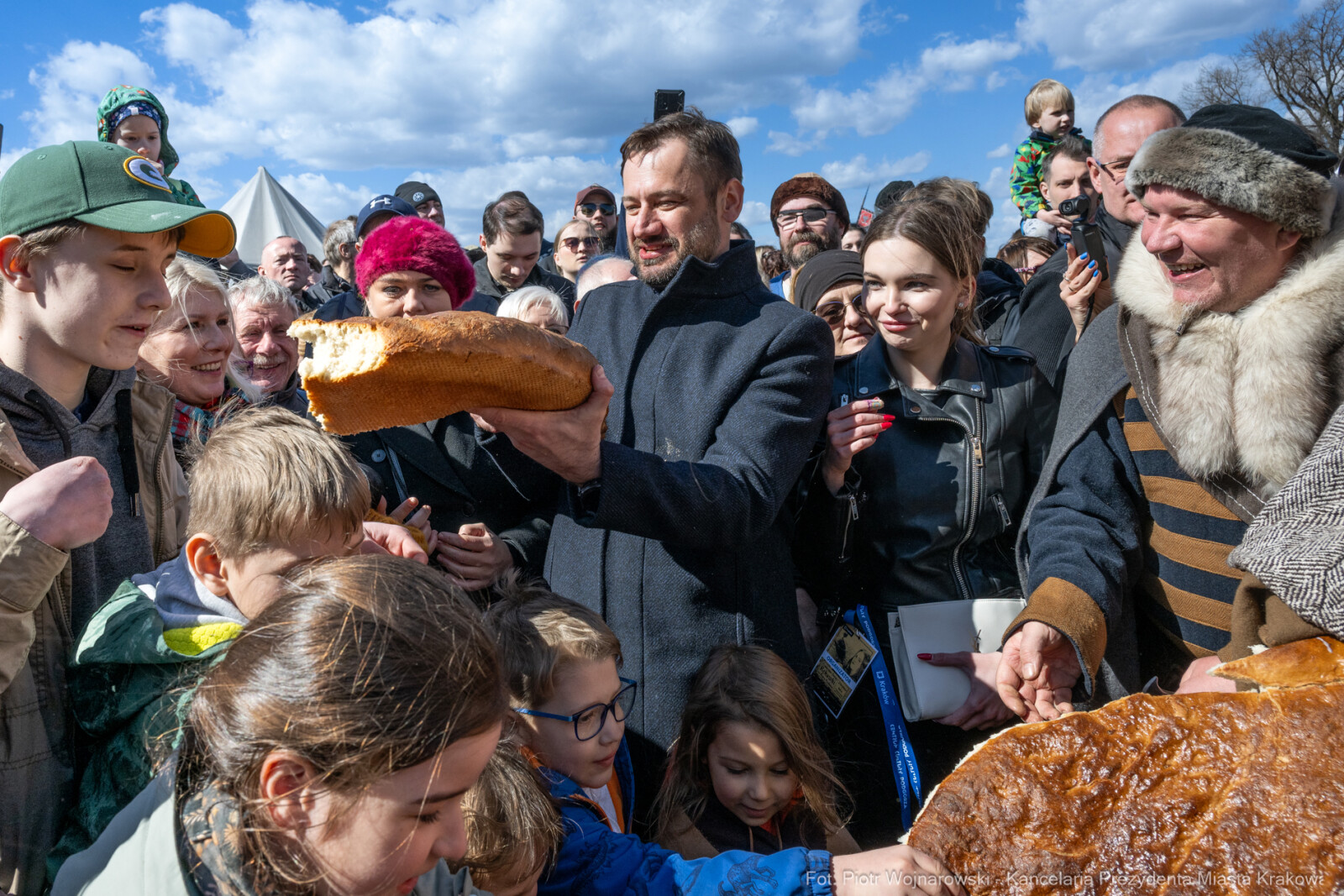 Miszalski, Rękawka, Kopiec Krakusa, kołacz, obrzęd, zdjęcia  Autor: Piotr Wojnarowski