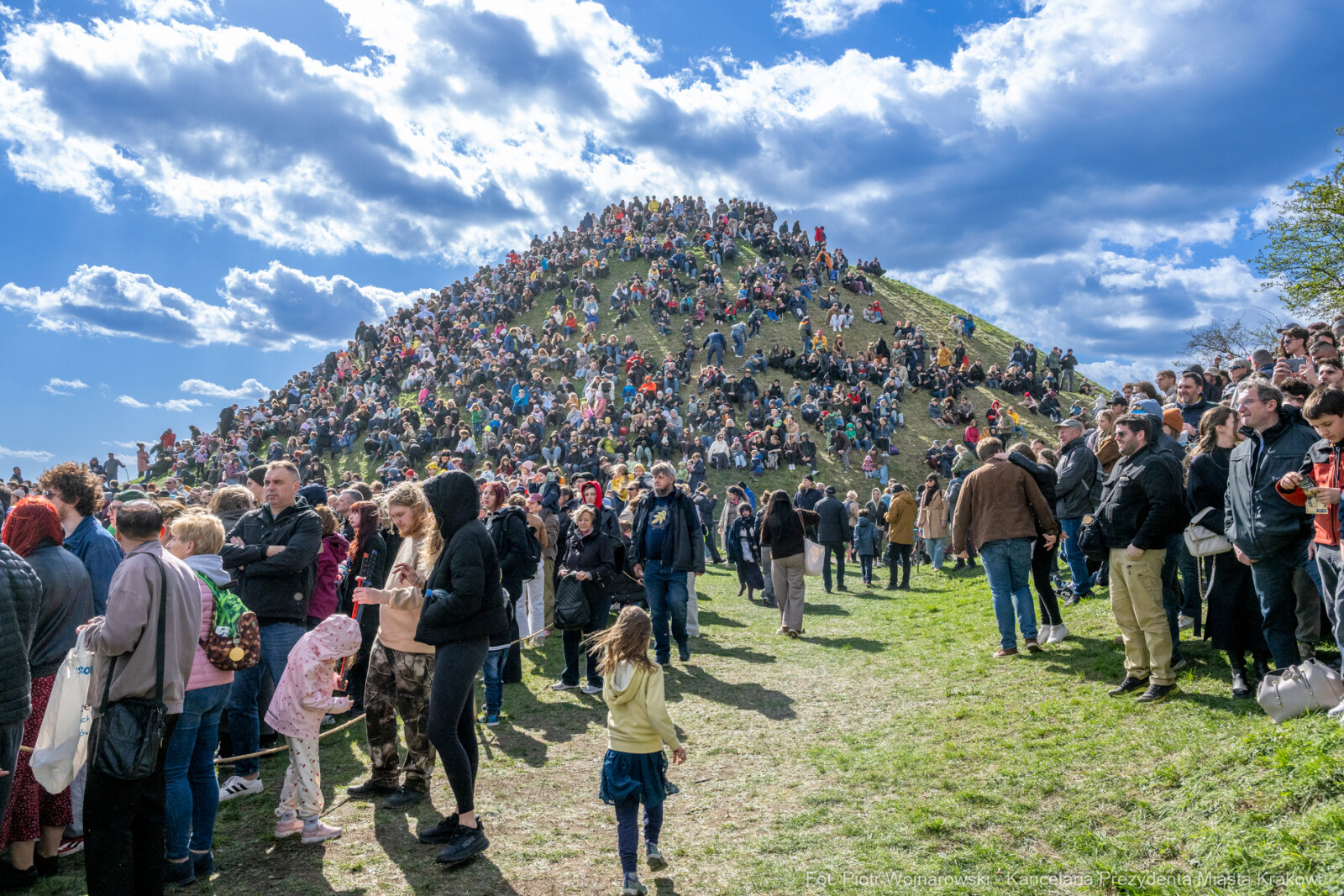 Miszalski, Rękawka, Kopiec Krakusa, kołacz, obrzęd, zdjęcia  Autor: Piotr Wojnarowski