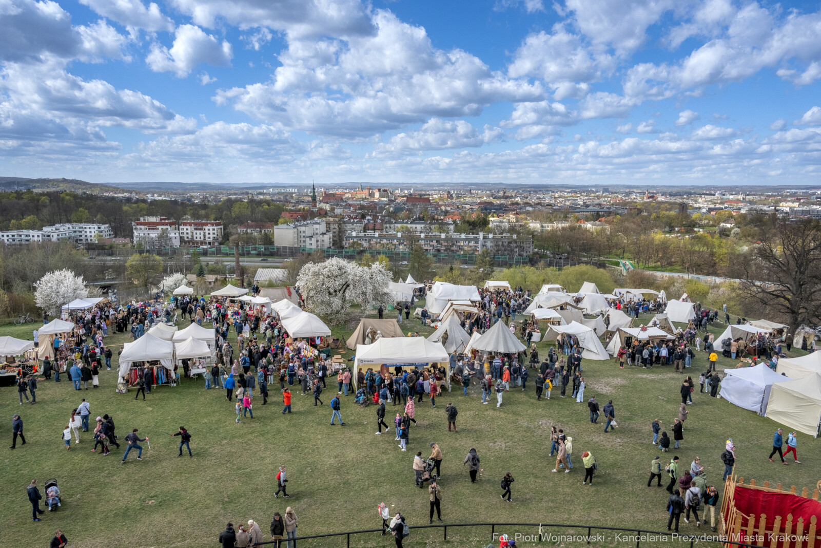 Miszalski, Rękawka, Kopiec Krakusa, kołacz, obrzęd, zdjęcia  Autor: Piotr Wojnarowski