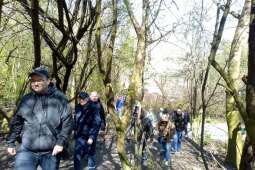 Uczestnicy wchodzący na Kopiec