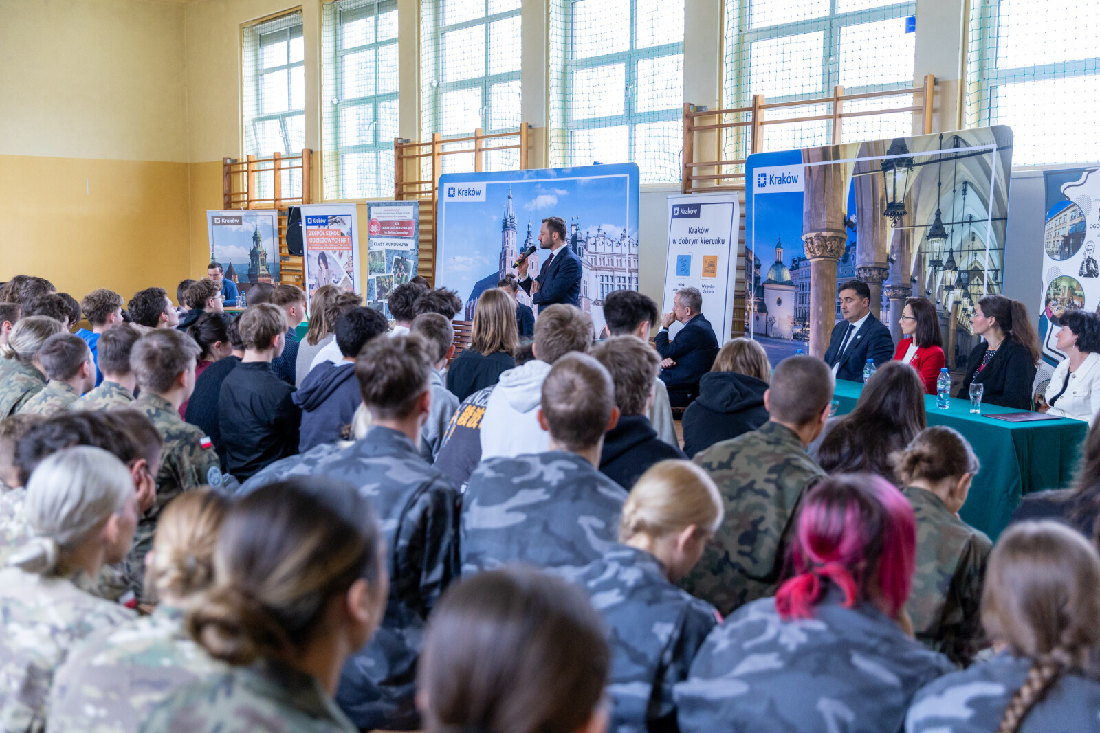 0S4A6013.jpg-Ławka Dialogu XV LO, Miszalski  Autor: B. Świerzowski