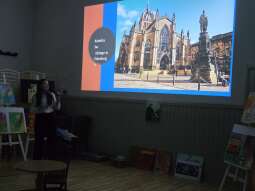 RSXVi42G.jpg-Szkockie klimaty, czyli ciekawa prelekcja  w naszym Domu.