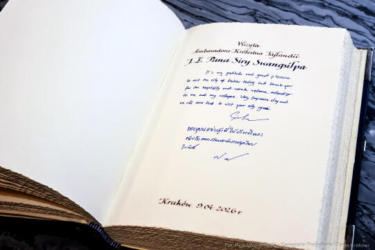 PW_735_ 013_fot. Piotr Wojnarowski.jpg-Klaman, Sira Swangsilpa, ambasador, Tajlandia, zdjęcia